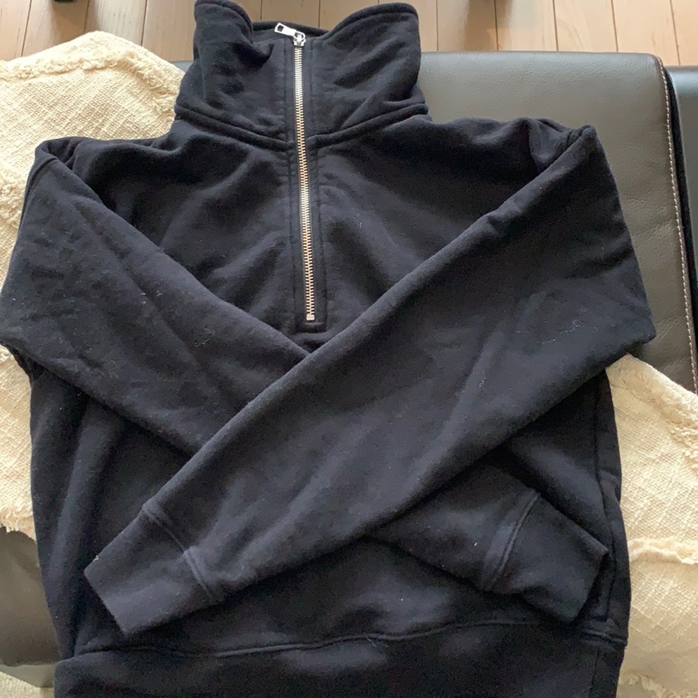Arrow aritzia sweater size small
